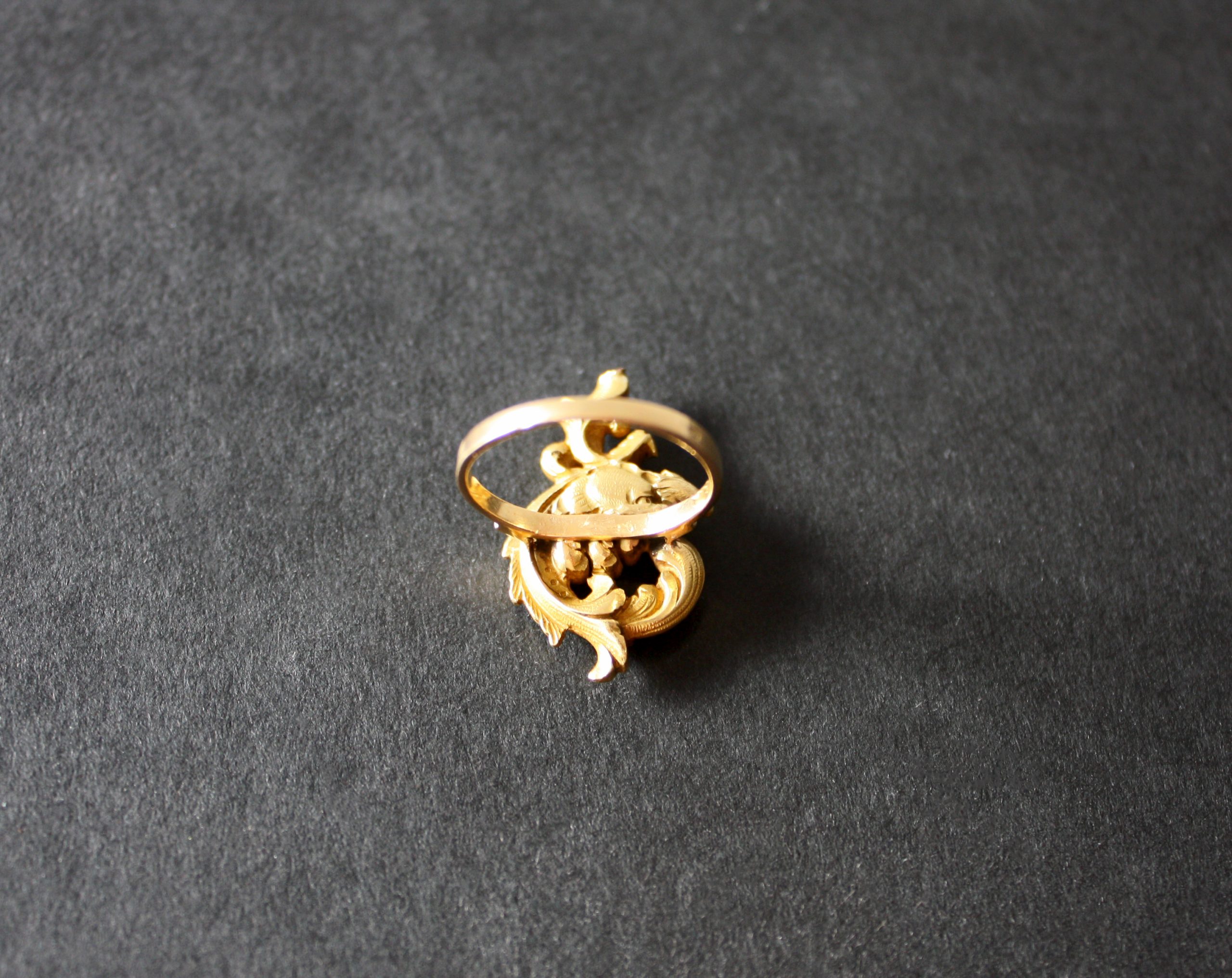 Unique piece, a fantastic antique french chimera ring in 18K gold, in Art Nouveau, presented on its back