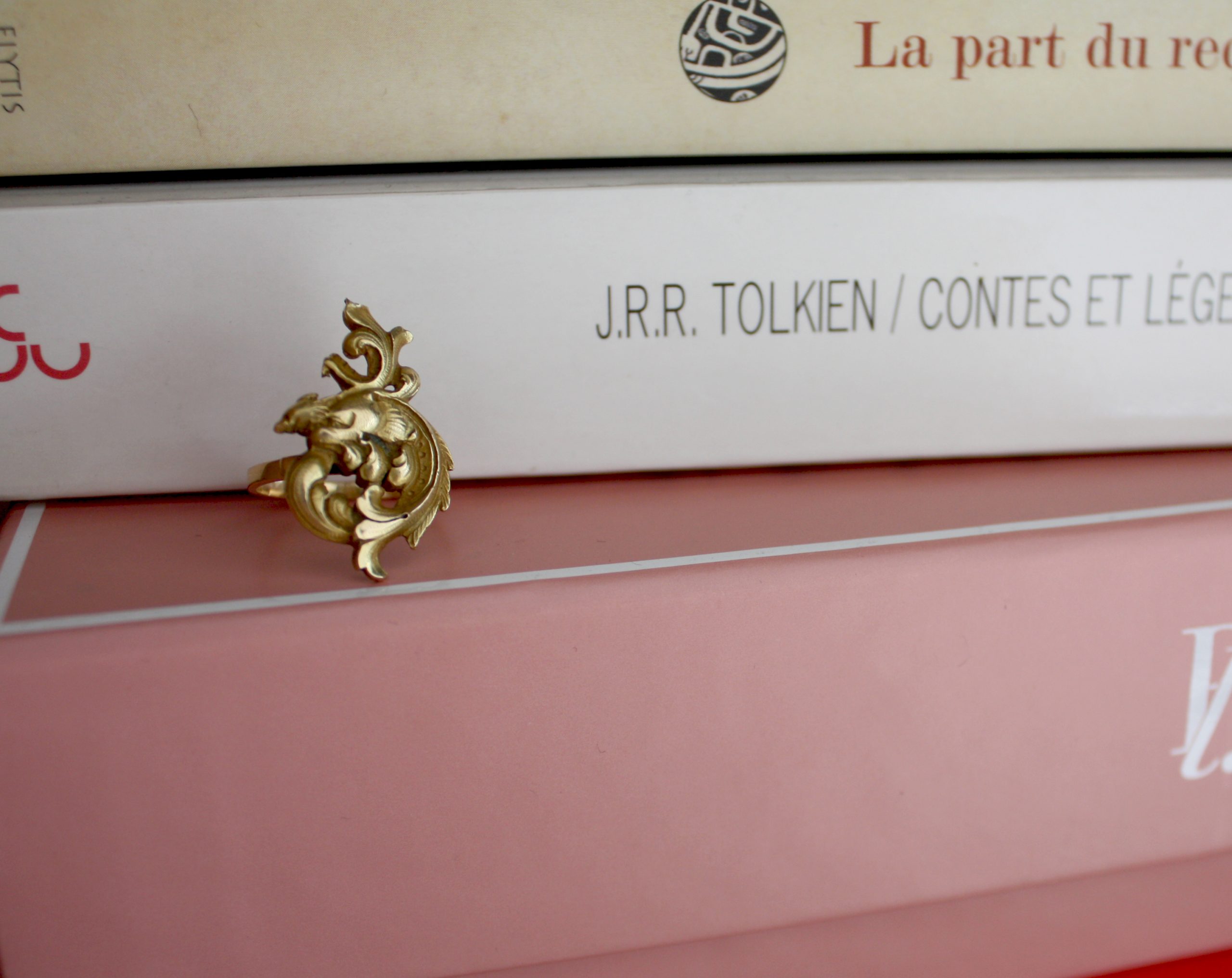 Unique piece, a fantastic antique french chimera ring in 18K gold, in Art Nouveau, presented on books